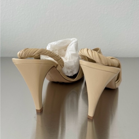 BOTTEGA VENETA Butter Crinkled glossed-leather slingback pumps Size 40 - Picture 4 of 6